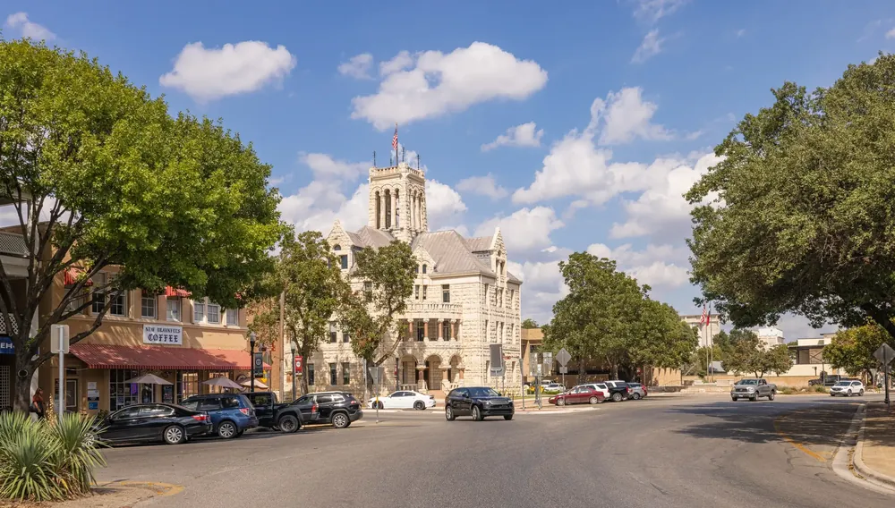 New braunfels circle and the courthouse
